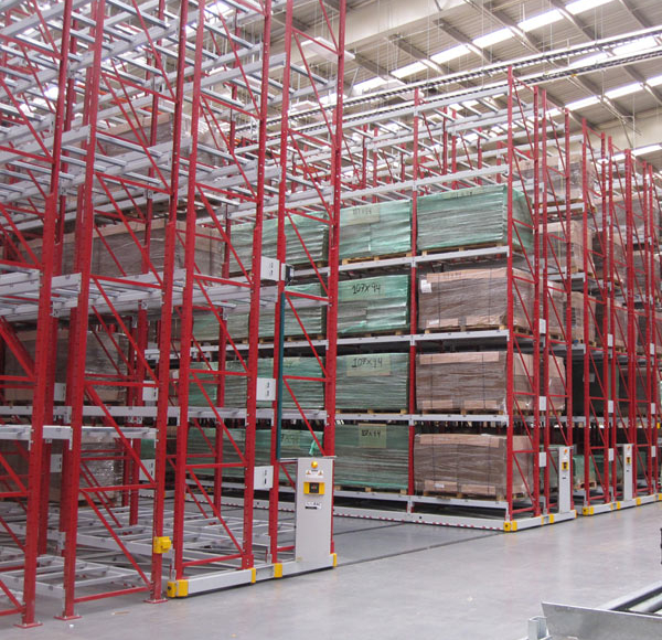 Warehouse compact pallet racks